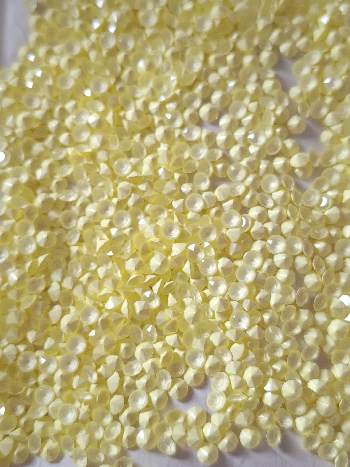 Swarovski® Chaton Powder Yellow Unfoiled PP32