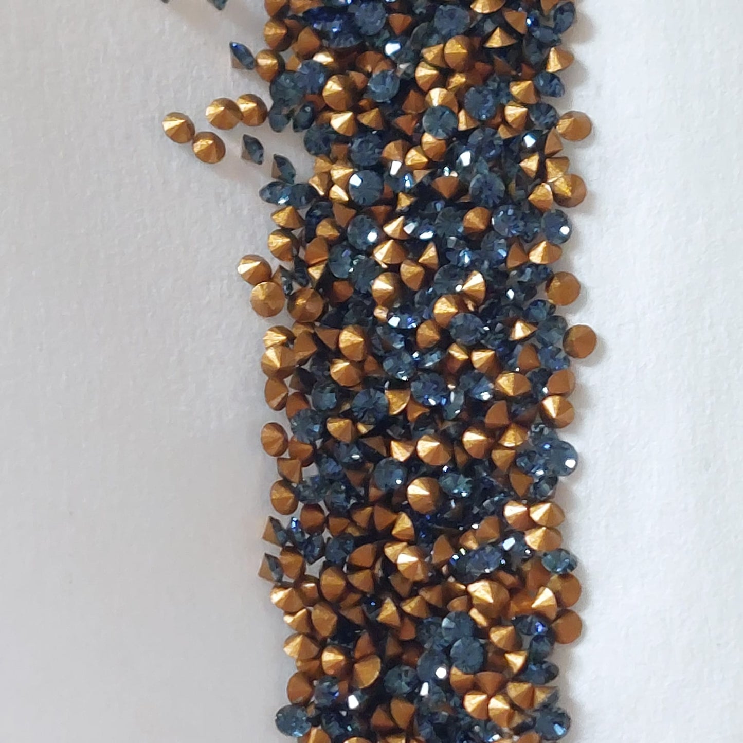 Swarovski® Chaton Vintage Montana Gold Foiled PP6