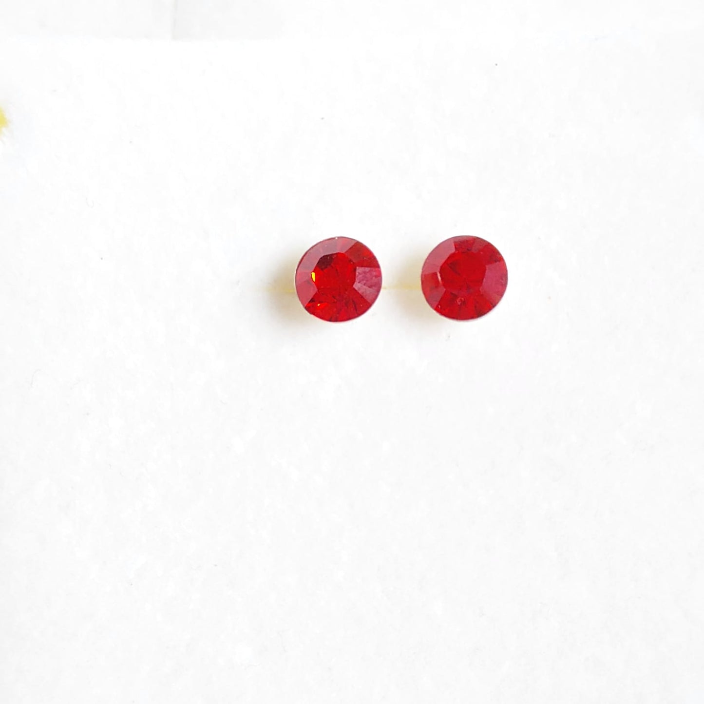 3664 Vintage Ohrringe mit Swarovski Kristallen 5mm