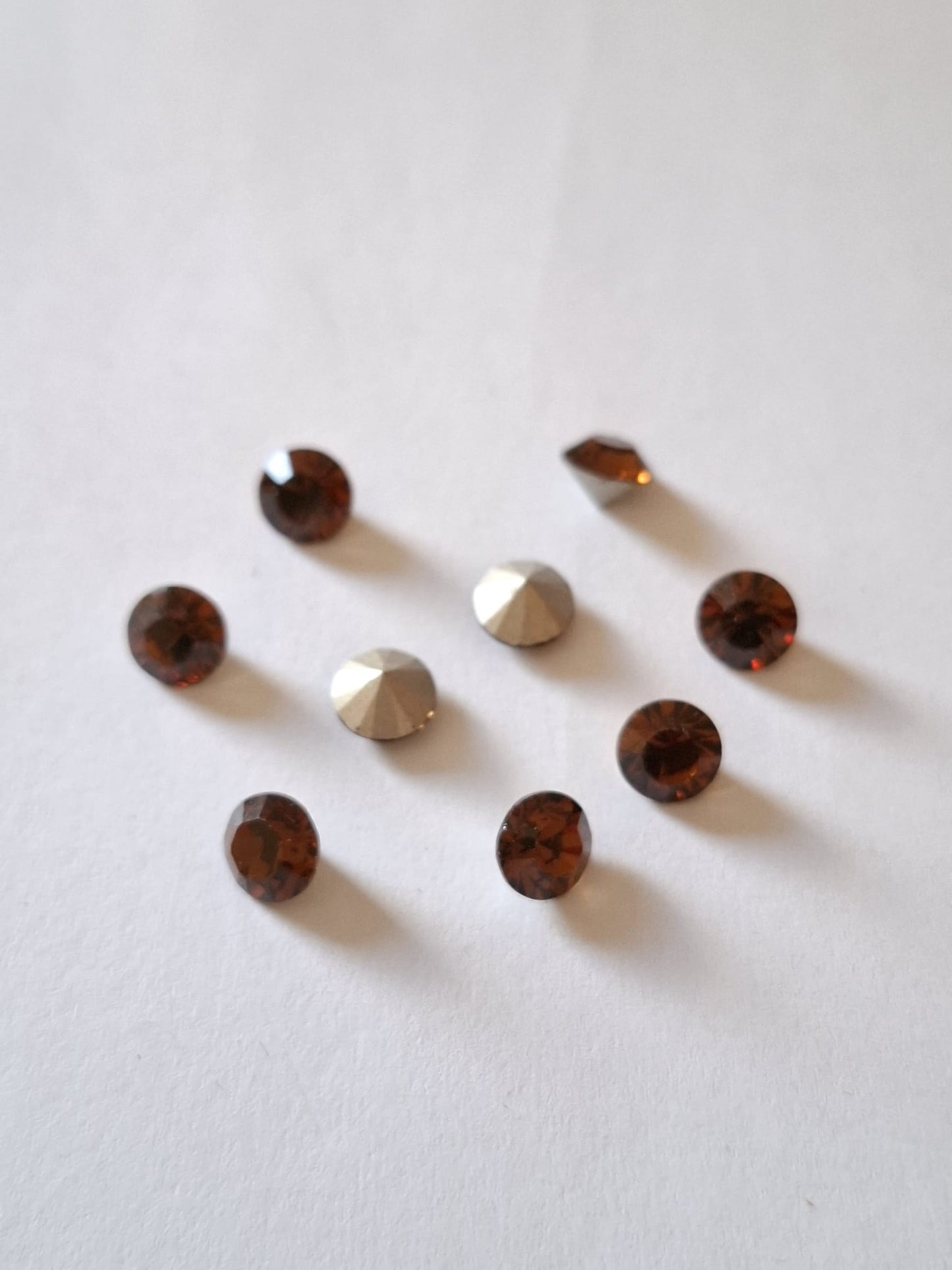 Swarovski® Chaton Vintage Smoked Topaz Gold Foiled SS29