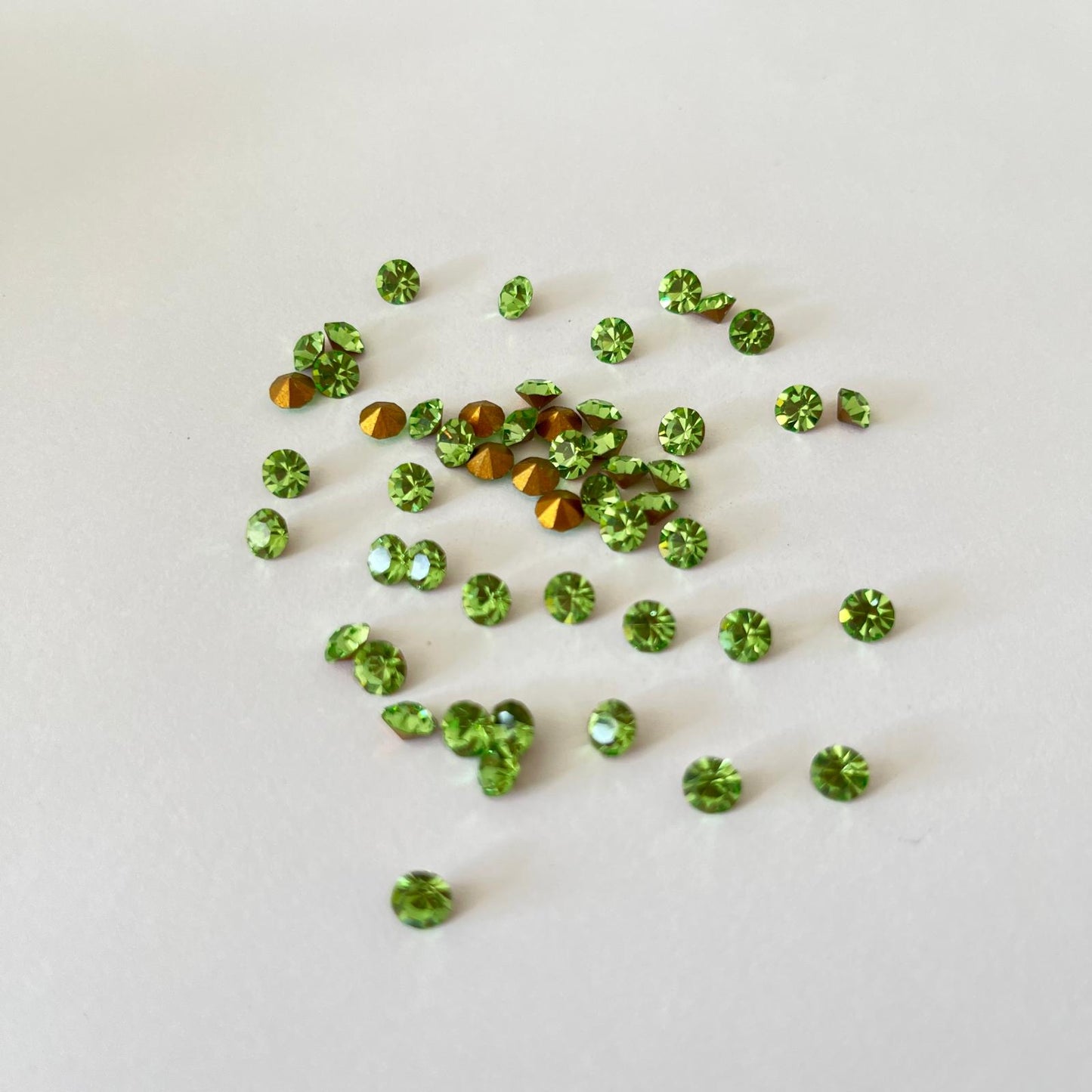 Swarovski® Chaton Vintage Peridot Gold Foiled SS19