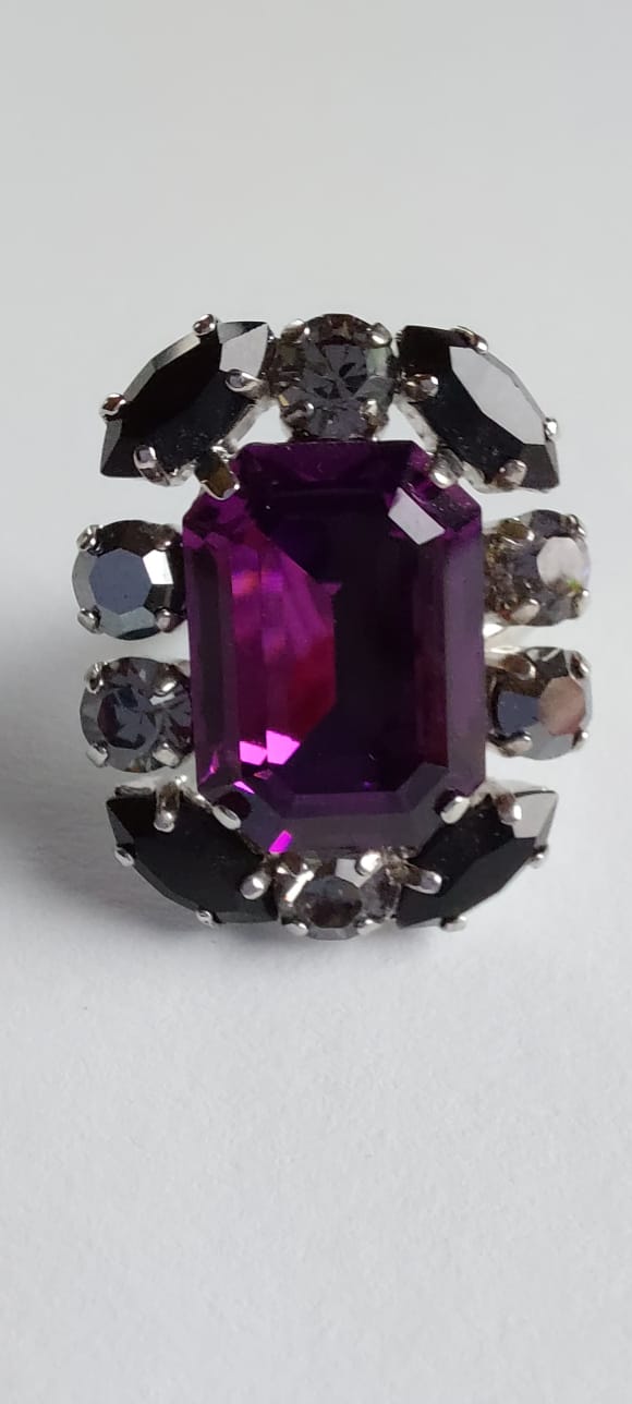 9994 Vintage Ring made with Swarovski Kristallen 30x22mm