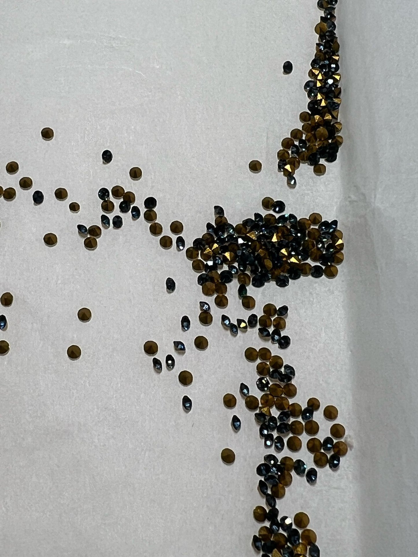 Swarovski® Chaton Vintage Montana Gold Foiled PP9