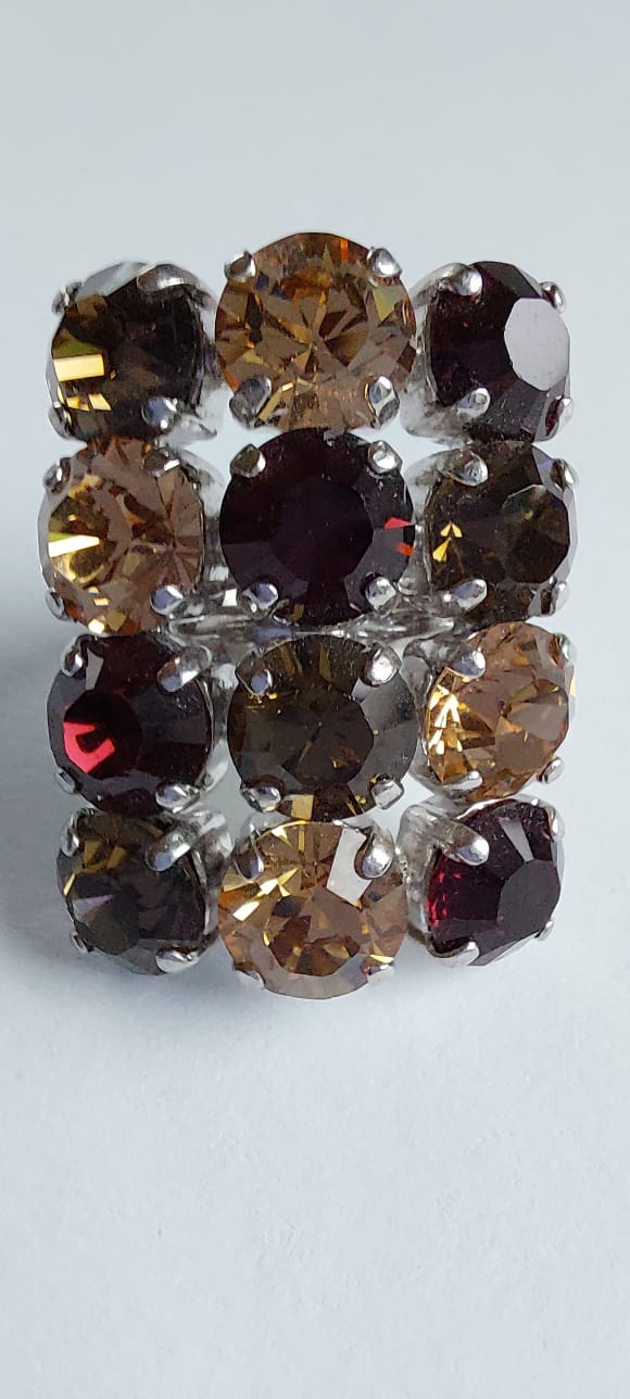 9912 Vintage Ring made with Swarovski Kristallen 30x25mm