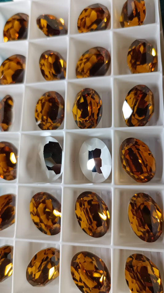 Swarovski® Fancy Vintage Oval Topaz Verspiegelte Rückseite 18x13mm