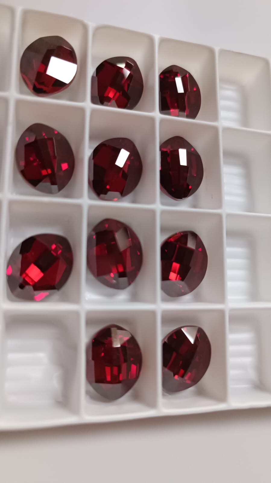 Swarovski® Fancy Pure Leaf Crystal Red Magma 14x11mm