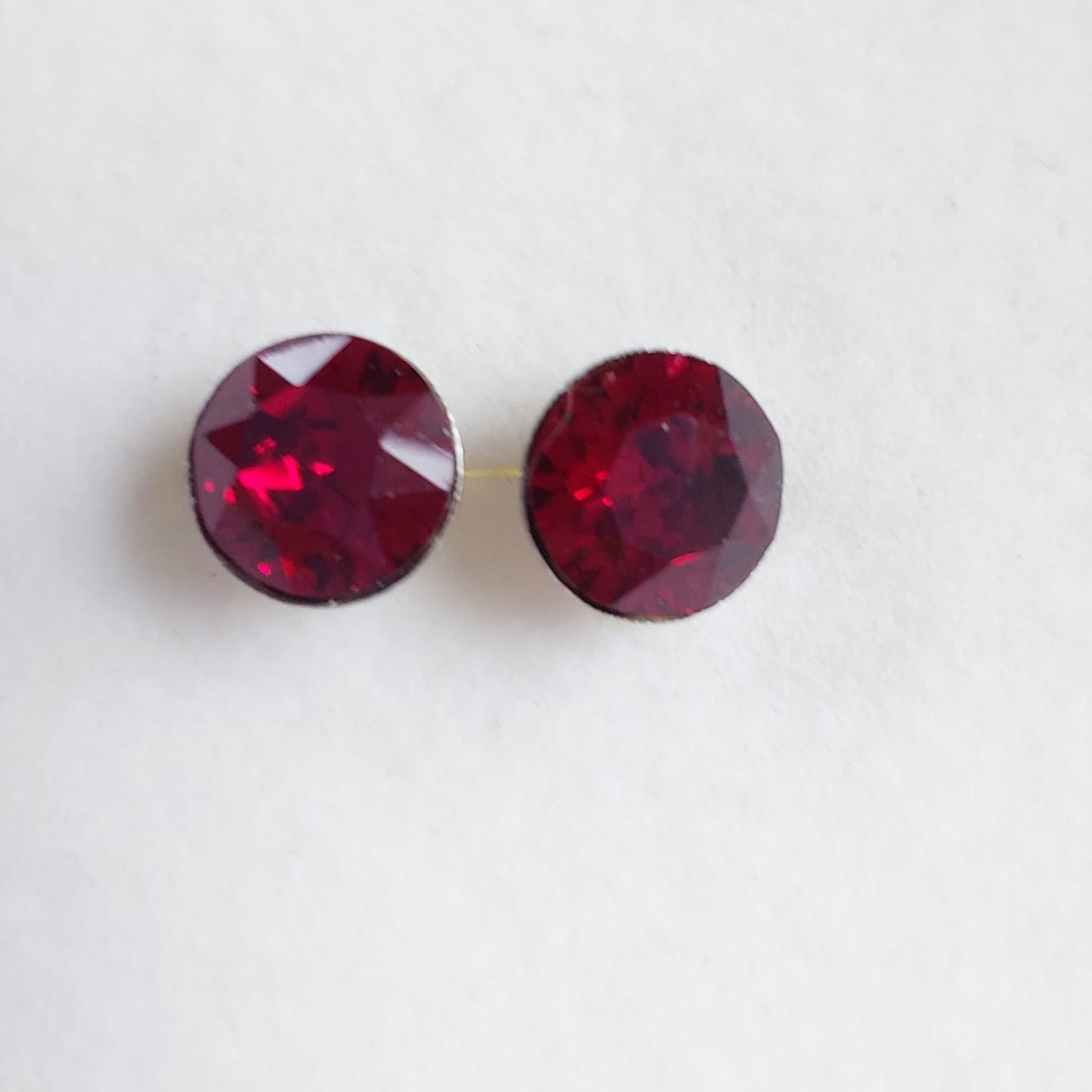 3650 Vintage Ohrringe mit Swarovski Kristallen 9mm