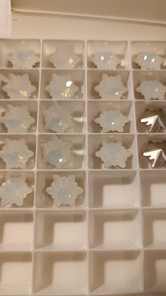 Swarovski® Fancy Edelweiss White Opal 14mm