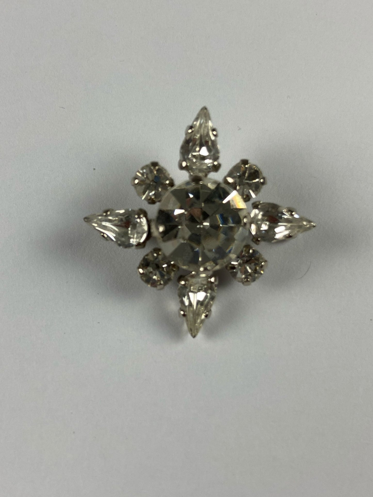 8686 Vintage Swarovski Kristallen Brosche 29mm