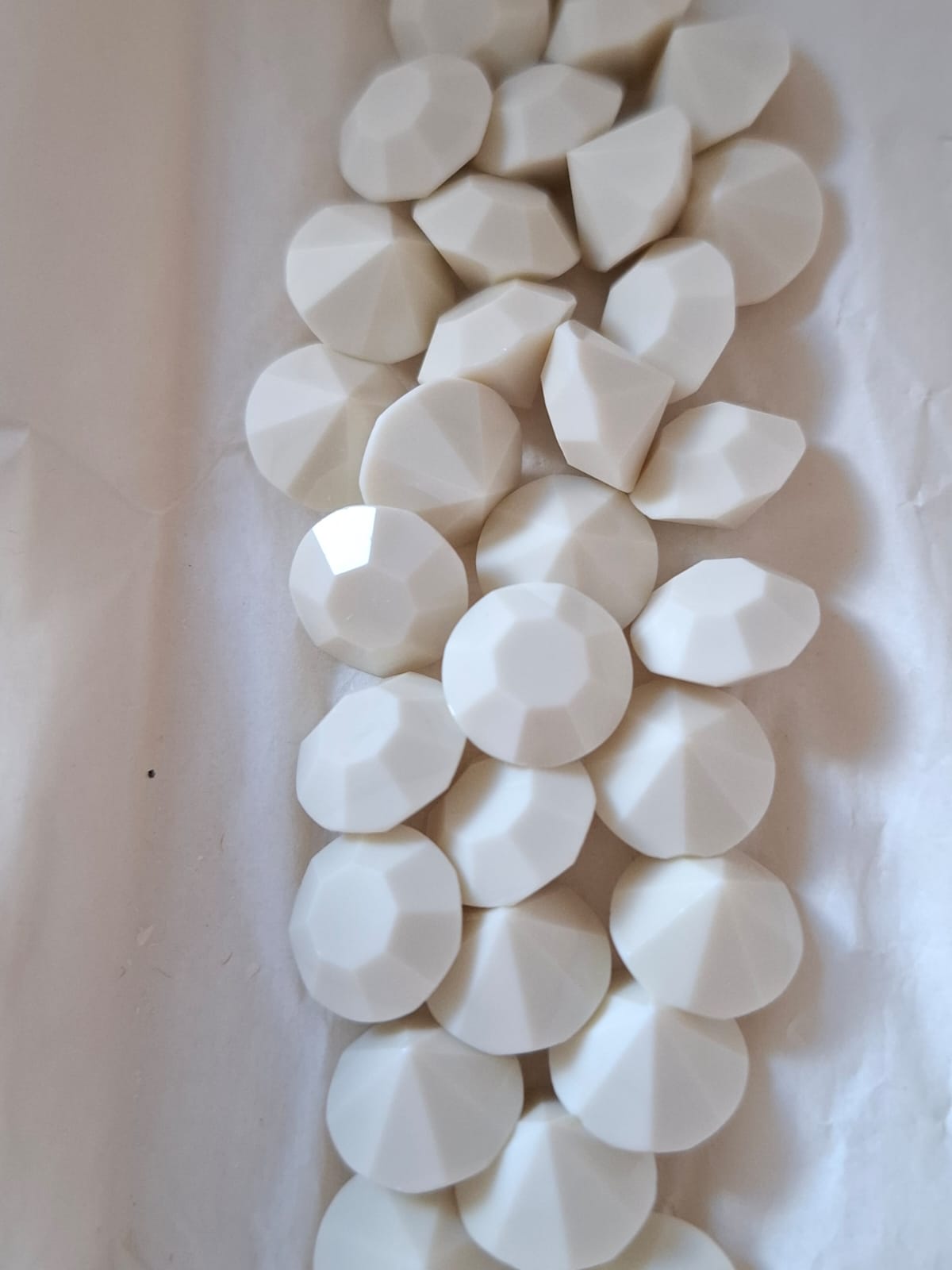 Swarovski® Chaton Vintage Ivory Unfoiled SS48