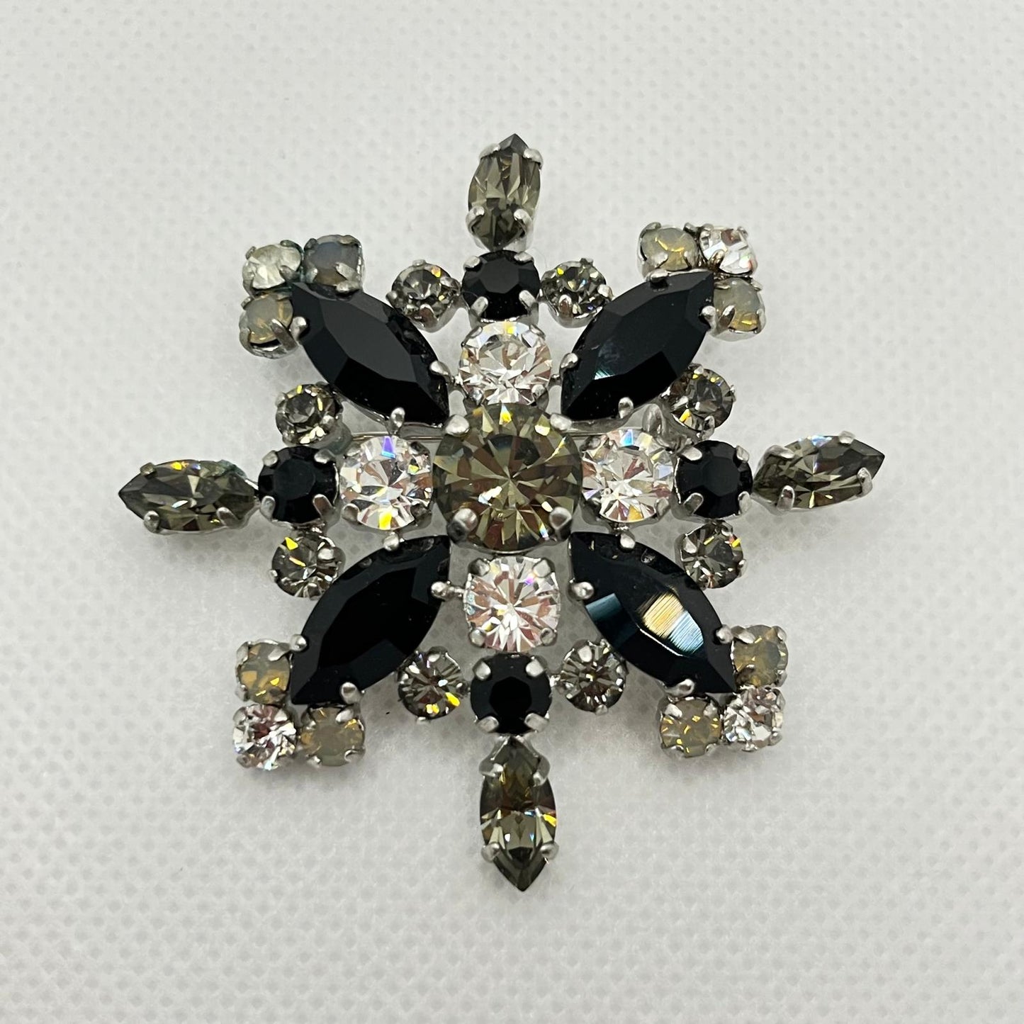 8796 Vintage Swarovski Kristallen Brosche 52mm
