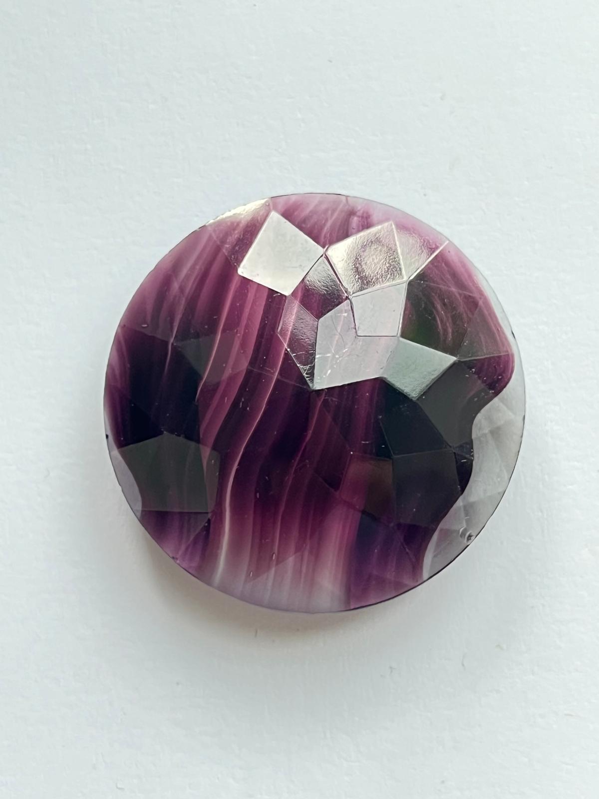 1067 Vintage Kunstmarmor Crystal Cut Round 40mm