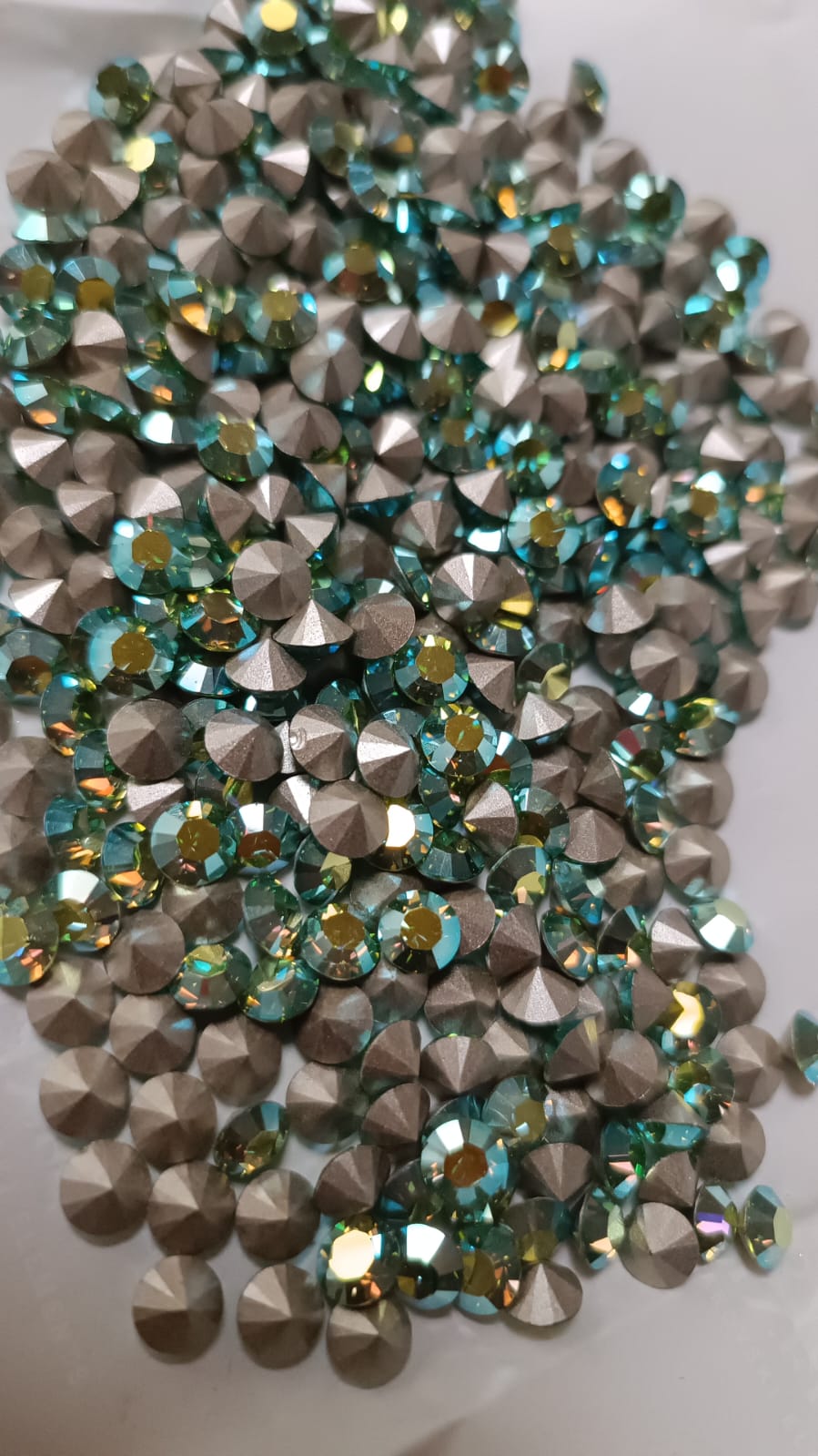 Swarovski® Chaton Peridot Aurore Boreale SS29