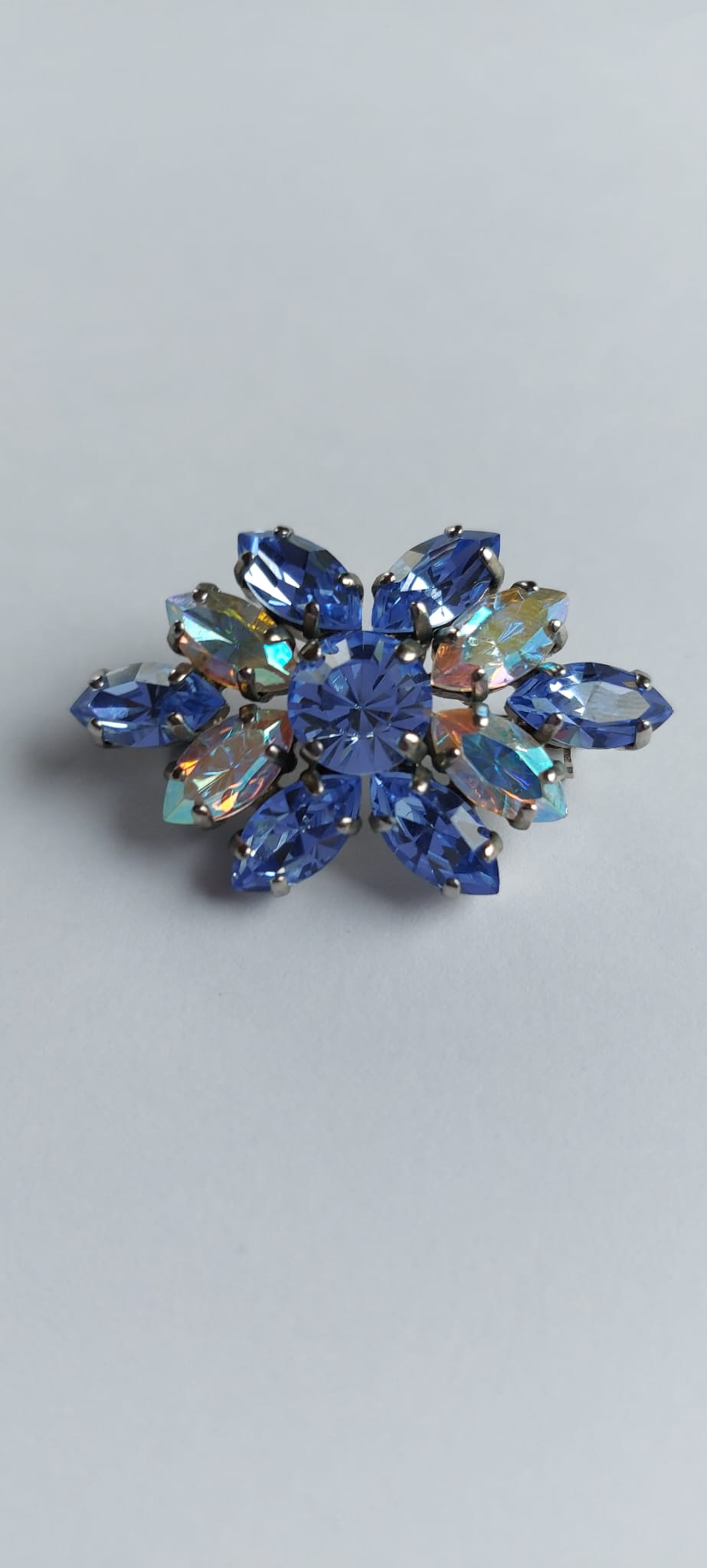 8029 Vintage Broschen mit Swarovski Kristallen 35x25mm