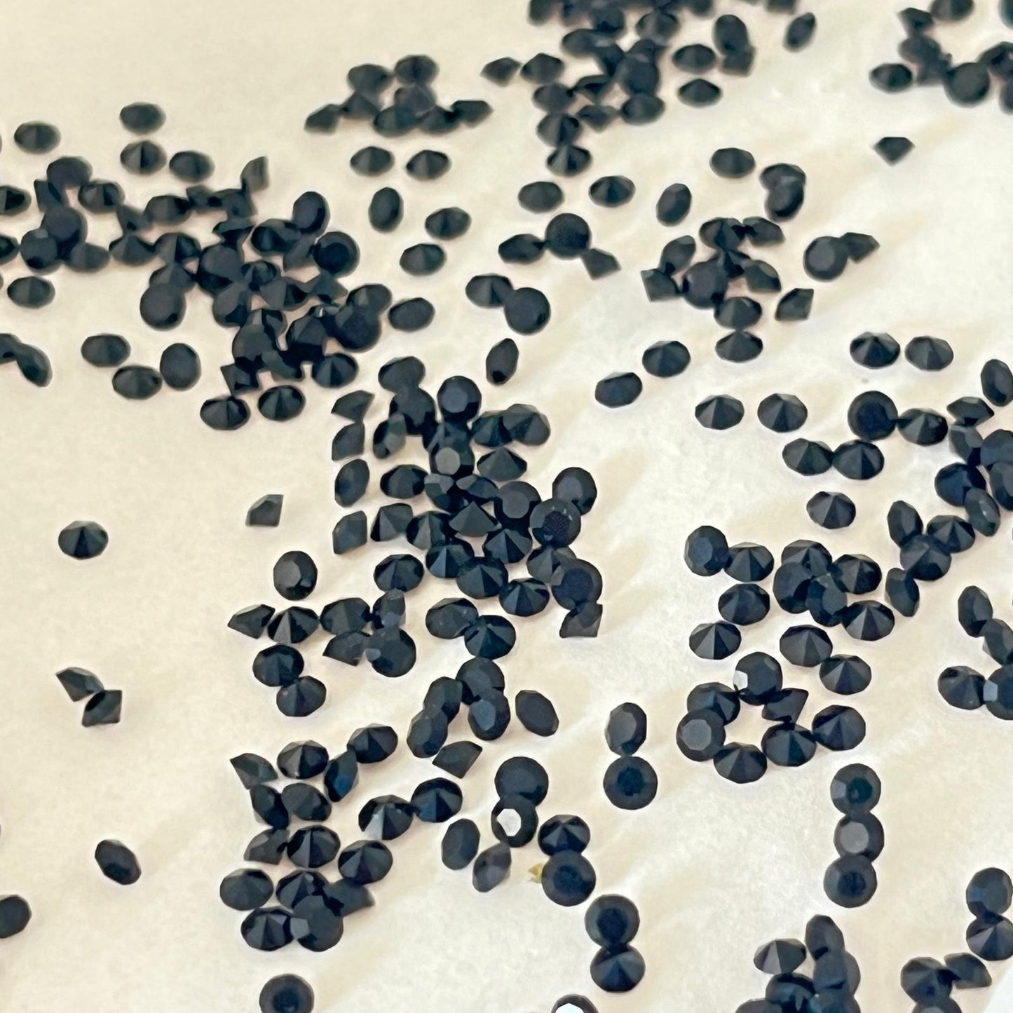 Swarovski® Chaton Vintage Jet Unfoiled PP11