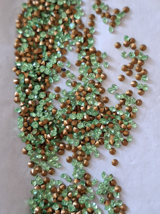 Swarovski® Chaton Vintage Peridot Gold Foiled PP17