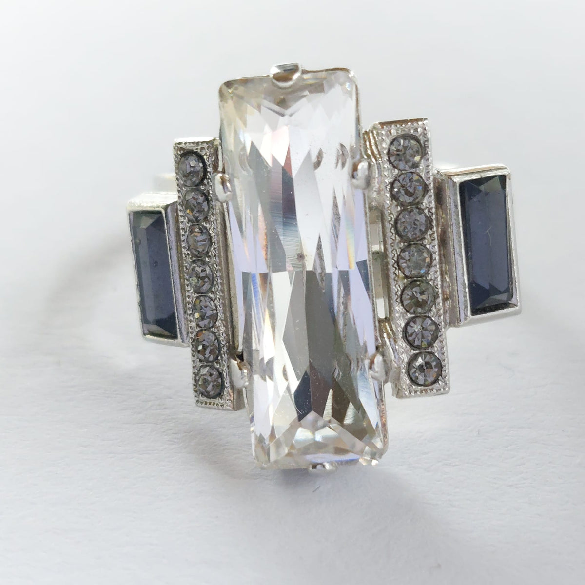 9853 Vintage Ring made with Swarovski Kristallen 20mm
