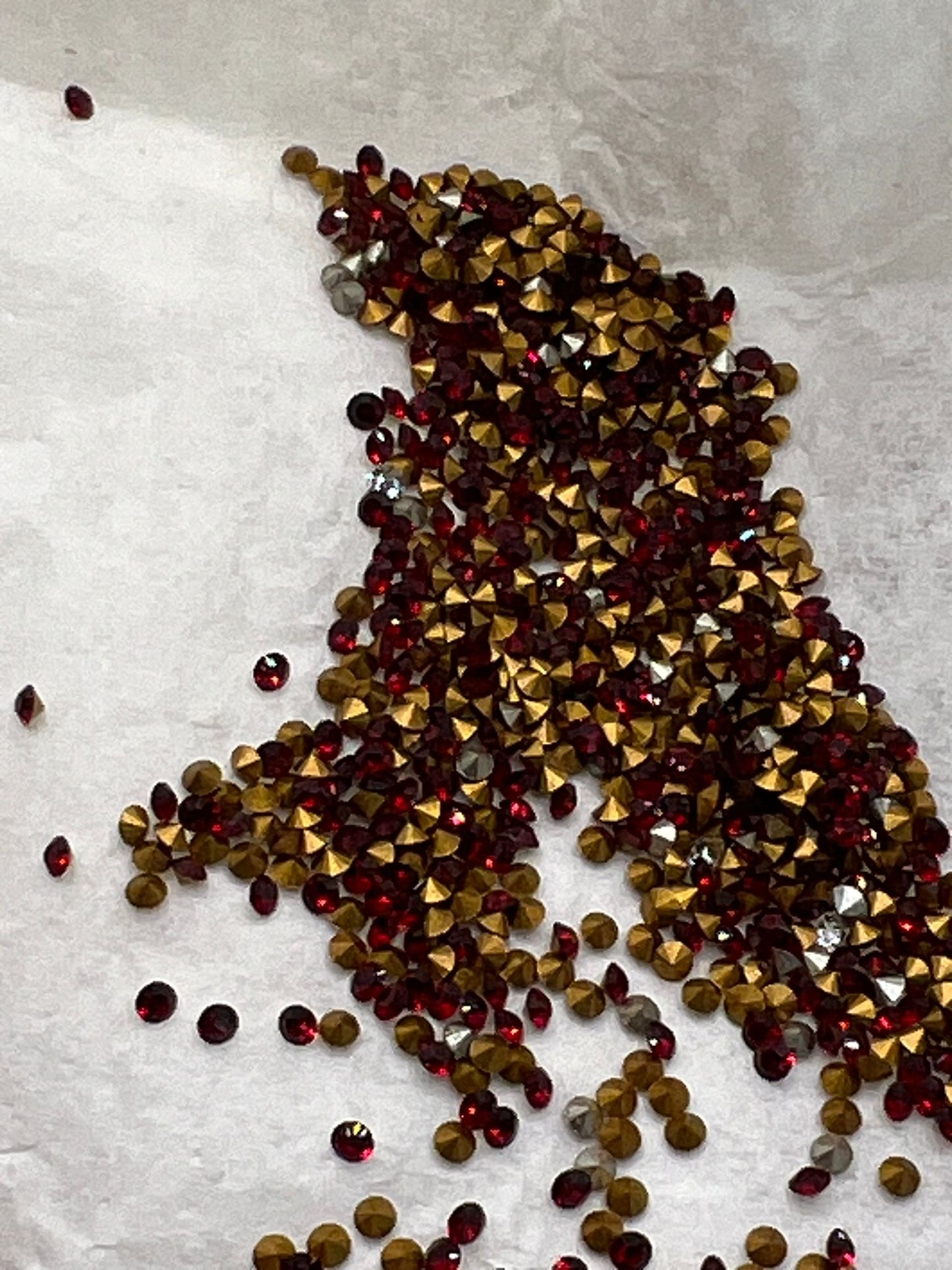 Swarovski® Chaton Vintage Siam Gold Foiled PP11