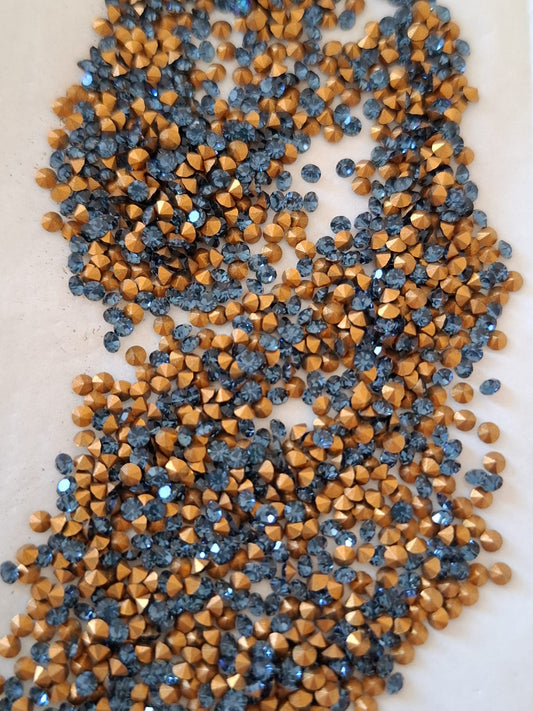 Swarovski® Chaton Vintage Montana Gold Foiled PP17