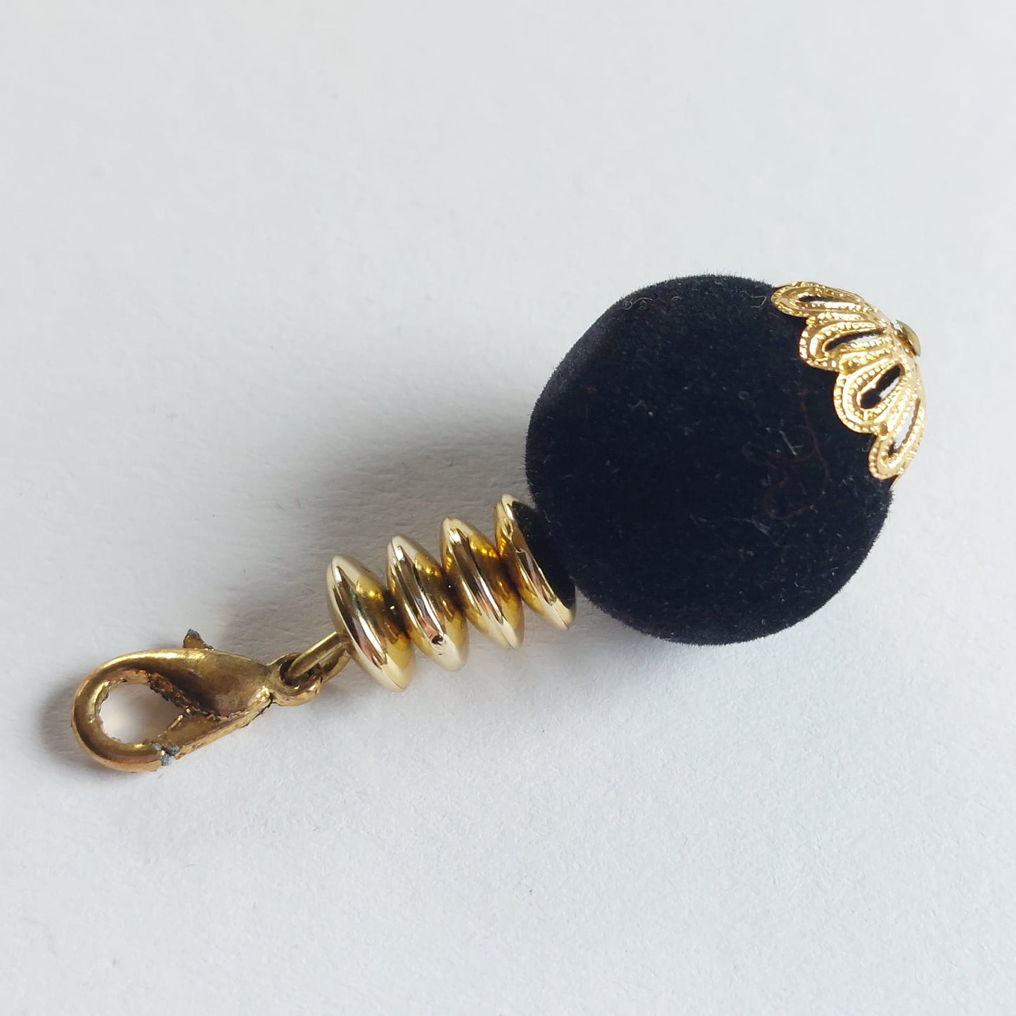 Samt Accessoire-Anhänger mit Swarovski Kristallen 52mm