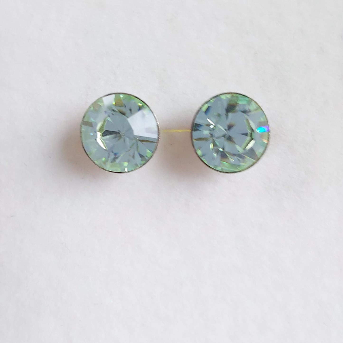 3657 Vintage Ohrringe mit Swarovski Kristallen 9mm