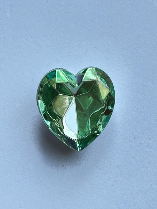 1046 Vintage Kunststoff Herz Crystal Cut 12mm