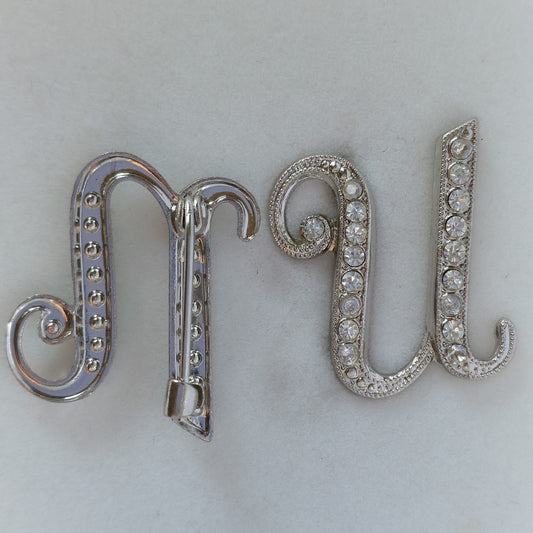 8048 Vintage-Buchstabe "U" Brosche mit Swarovski-Kristallen 25x20mm