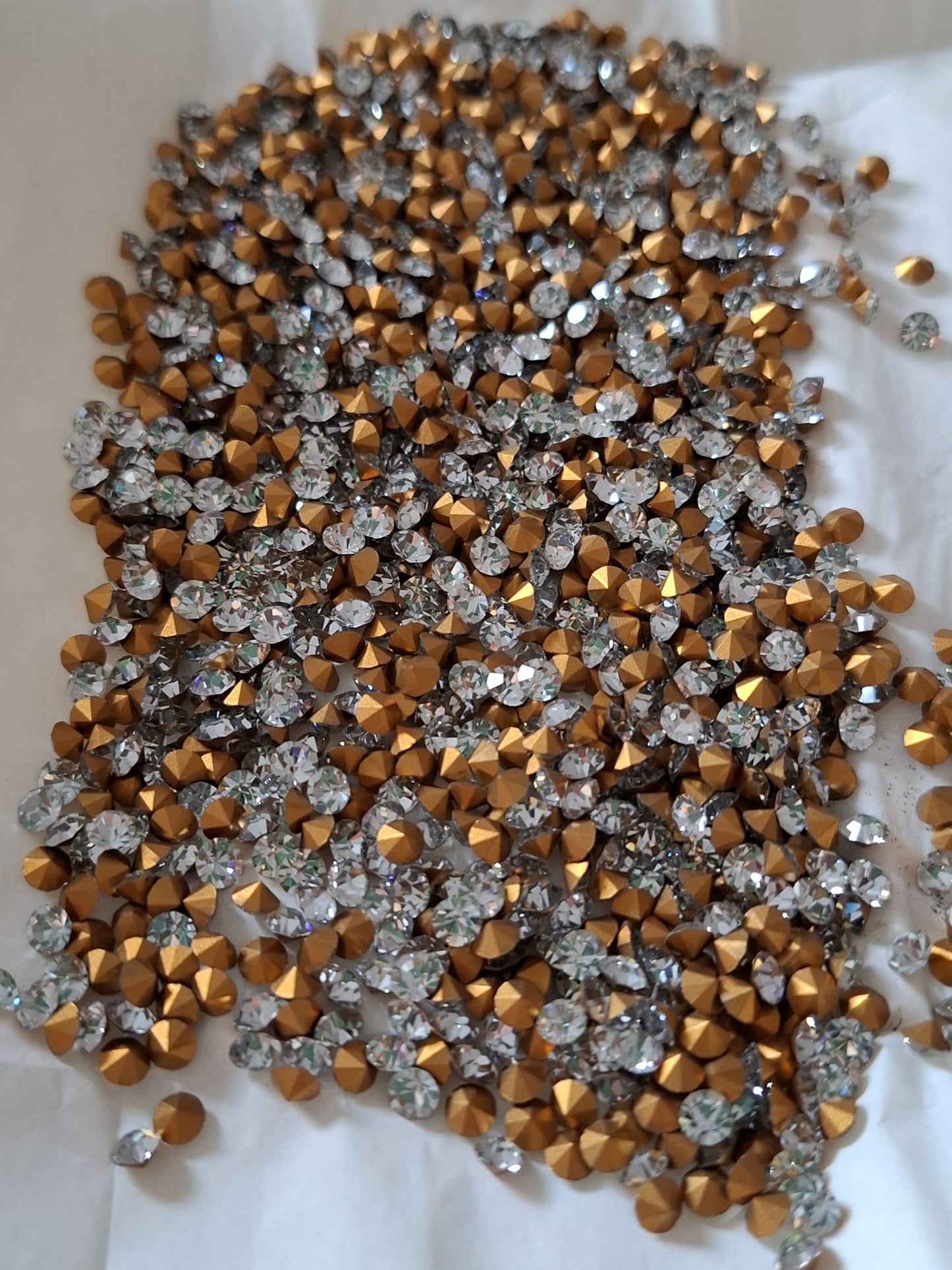 Swarovski® Chaton Vintage Shadow Crystal Gold Foiled SS19