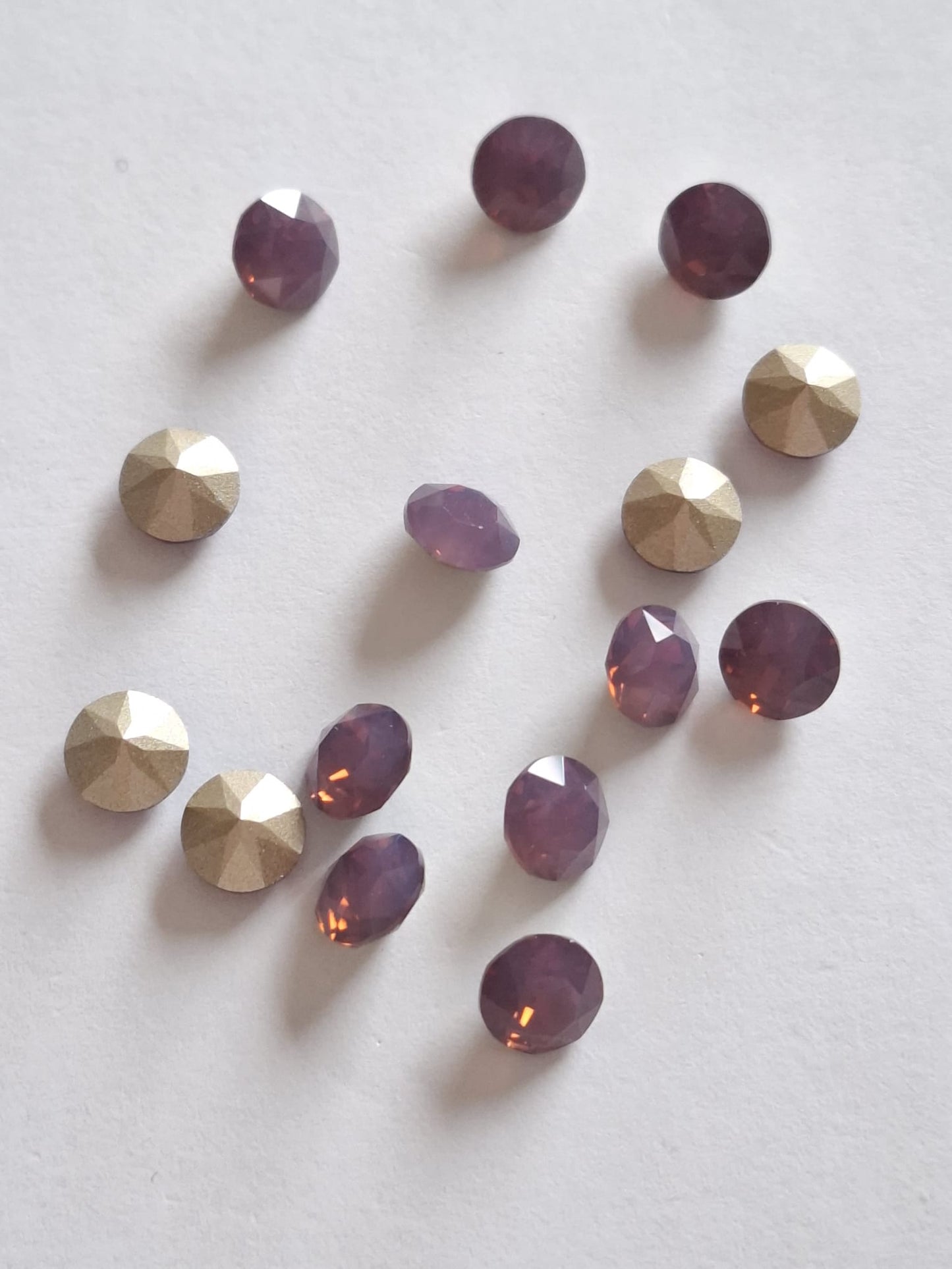 Swarovski® Chaton Cyclamen Opal SS29