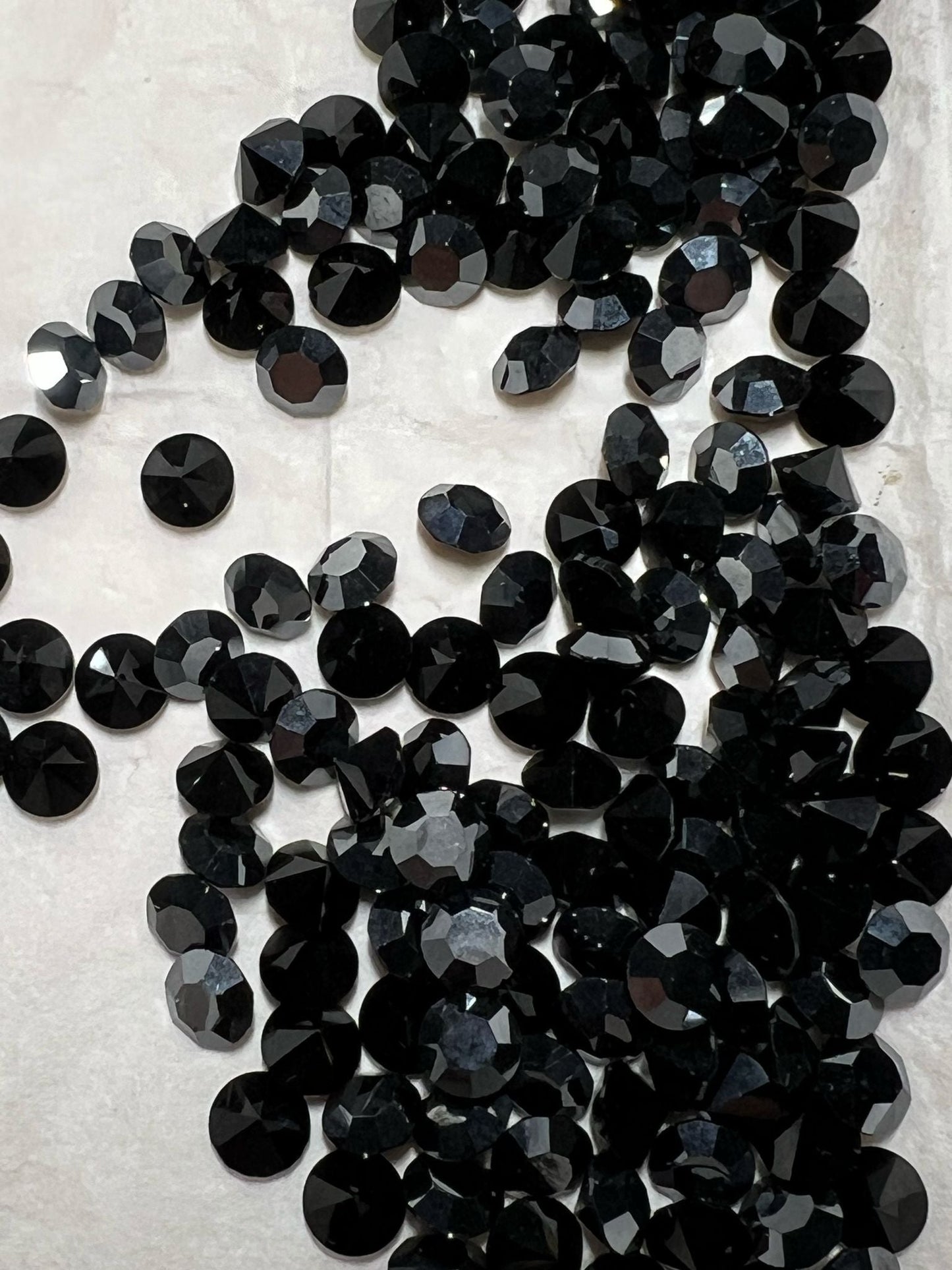 Swarovski® Chaton Vintage Jet Hematite Unfoiled SS29