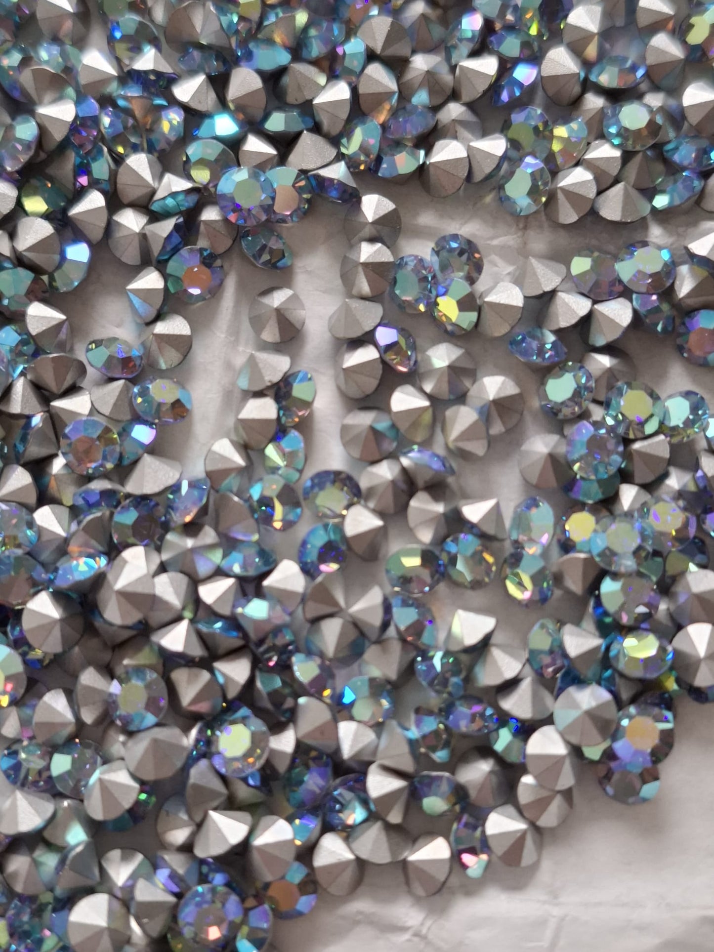 Swarovski® Chaton Vintage Light Sapphire Aurore Boreale Silver Foiled SS24