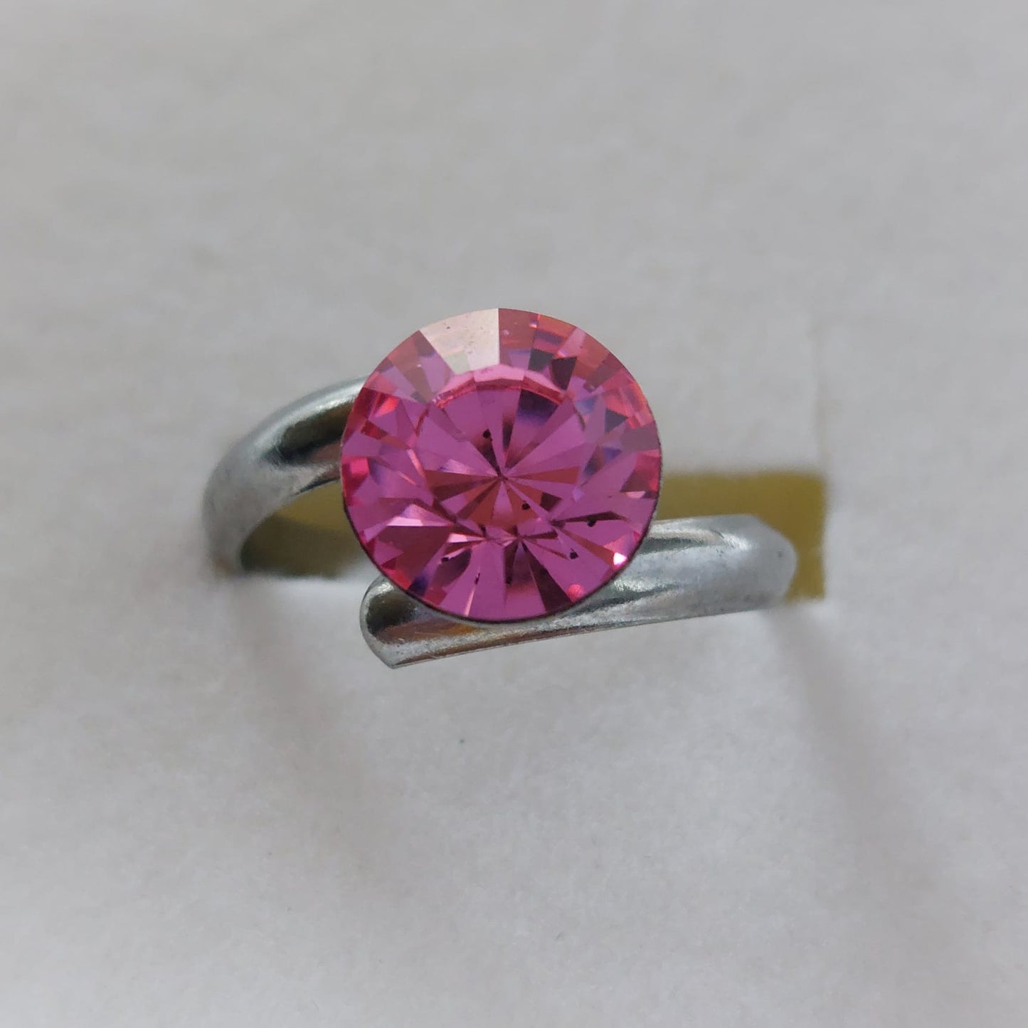 9793 Vintage Ring made with Swarovski Kristallen 8mm