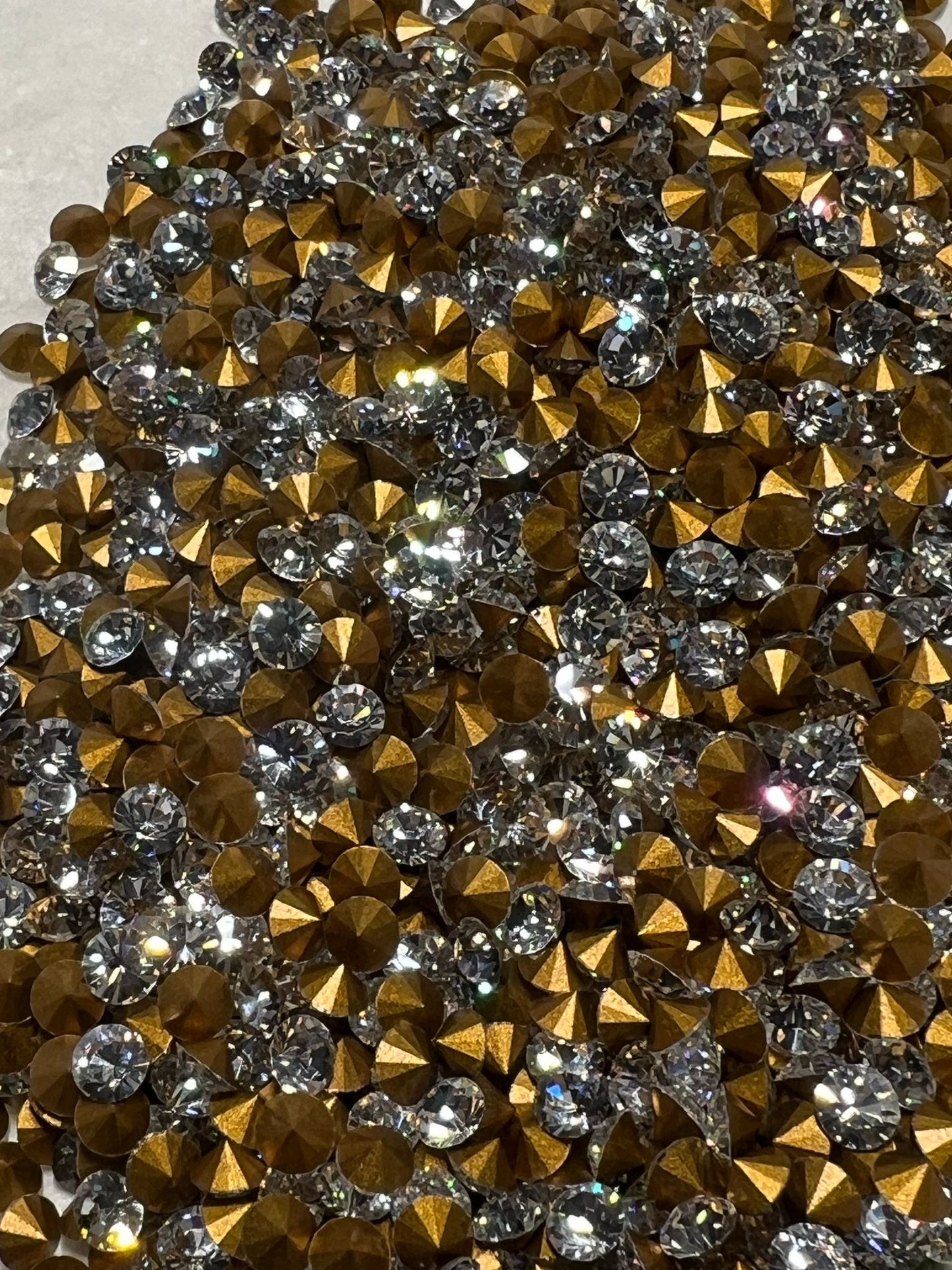 Swarovski® Chaton Vintage Crystal Gold Foiled PP31