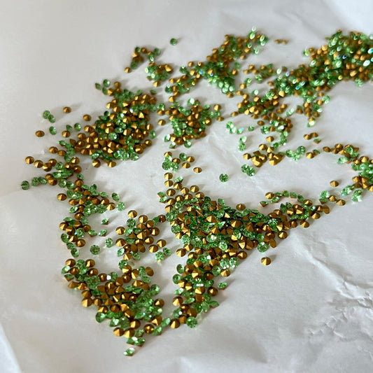 Swarovski® Chaton Vintage Peridot Gold Foiled PP15