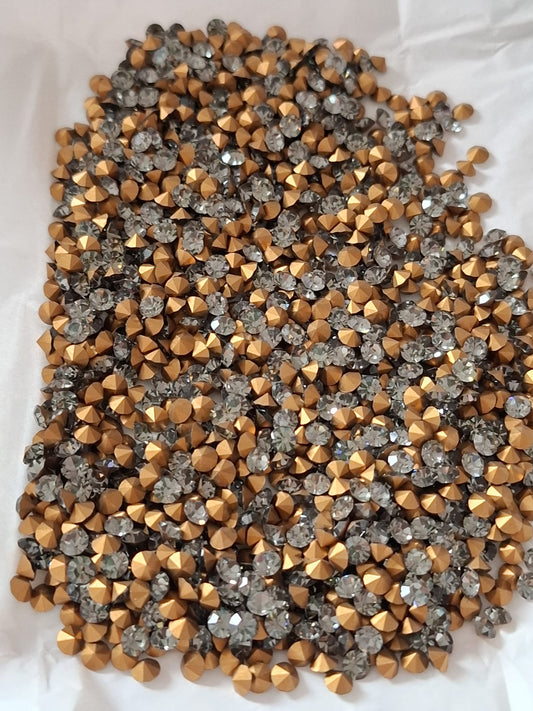 Swarovski® Chaton Vintage Black Diamond Gold Foiled SS19