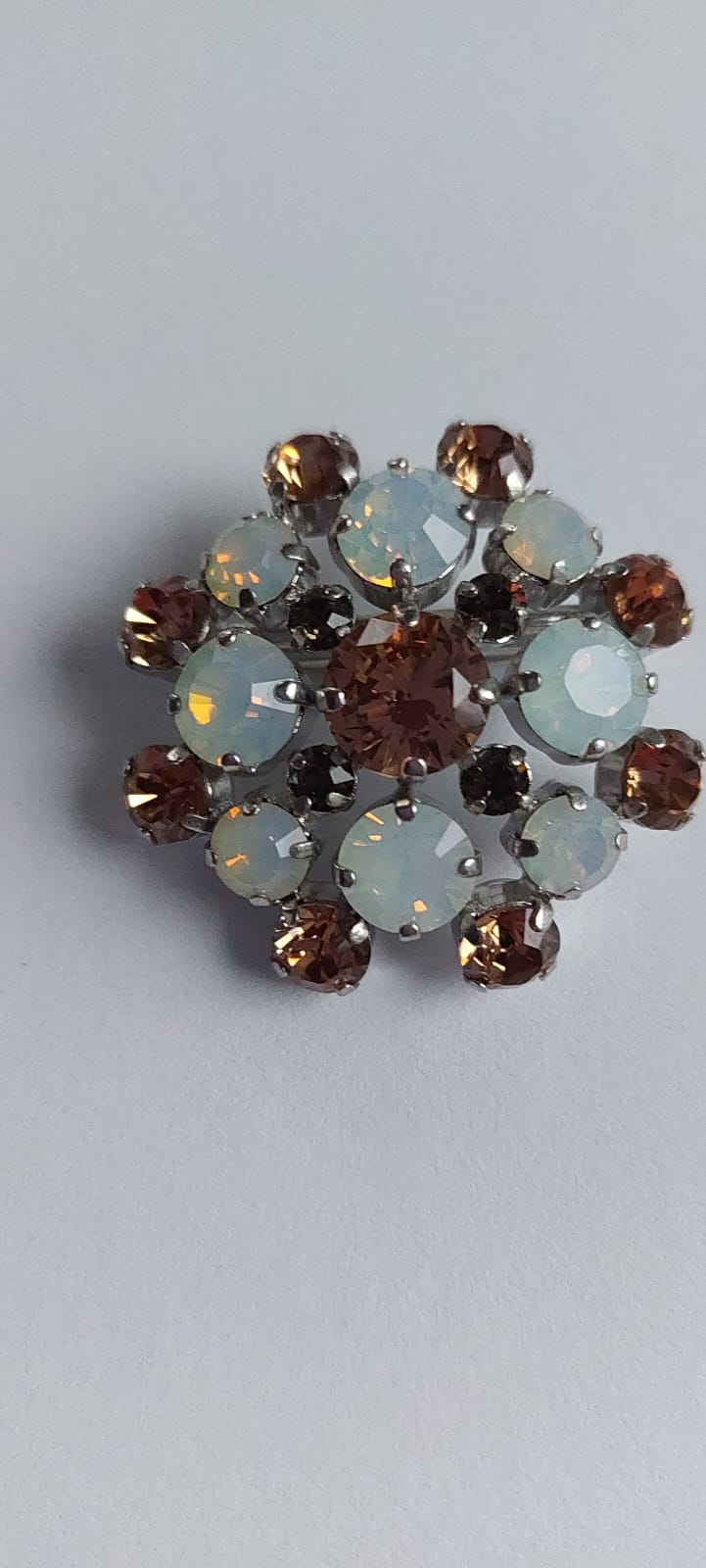 8988 Vintage Brooch made with Swarovski Kristallen 35mm