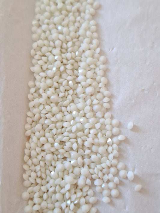 Swarovski® Chaton Vintage Ivory Unfoiled PP17