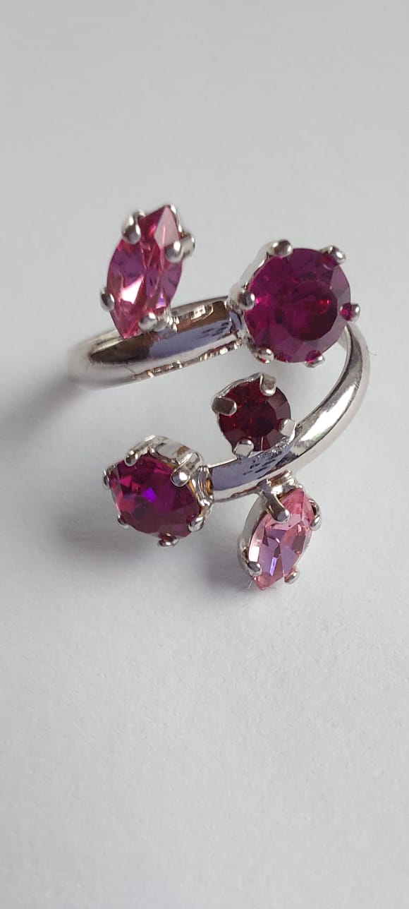 9875 Vintage Ring made with Swarovski Kristallen 24mm