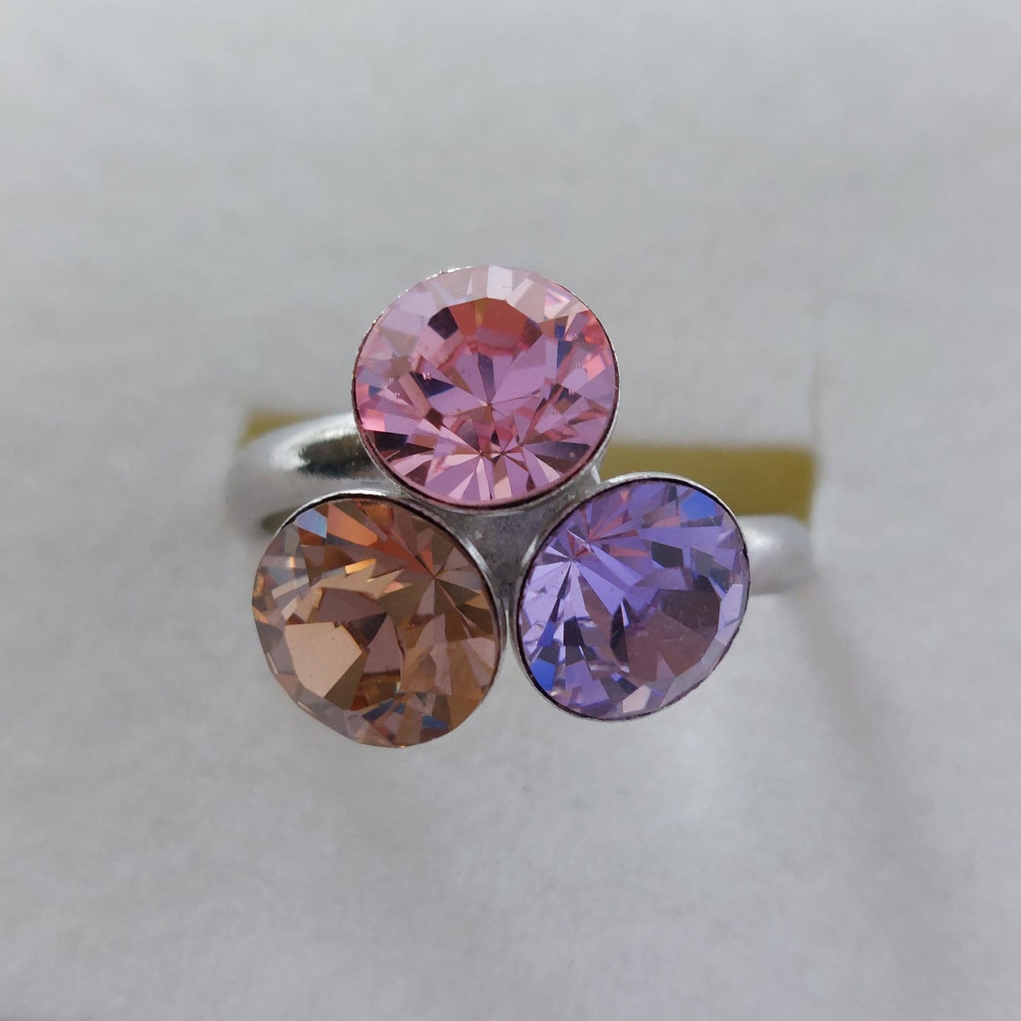 9835 Vintage Ring made with Swarovski Kristallen 15mm