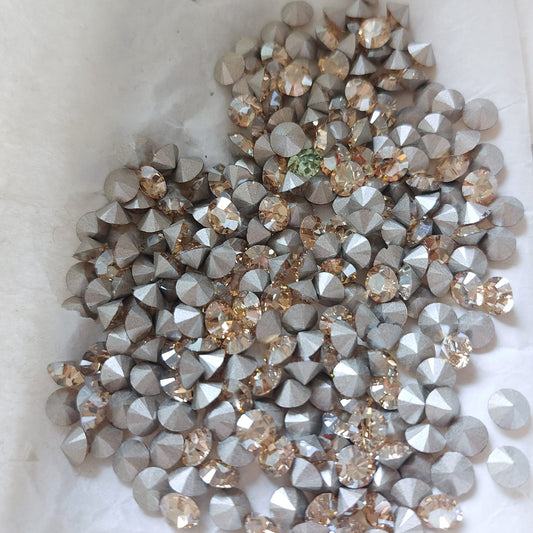 Swarovski® Chaton Golden Shadow SS24