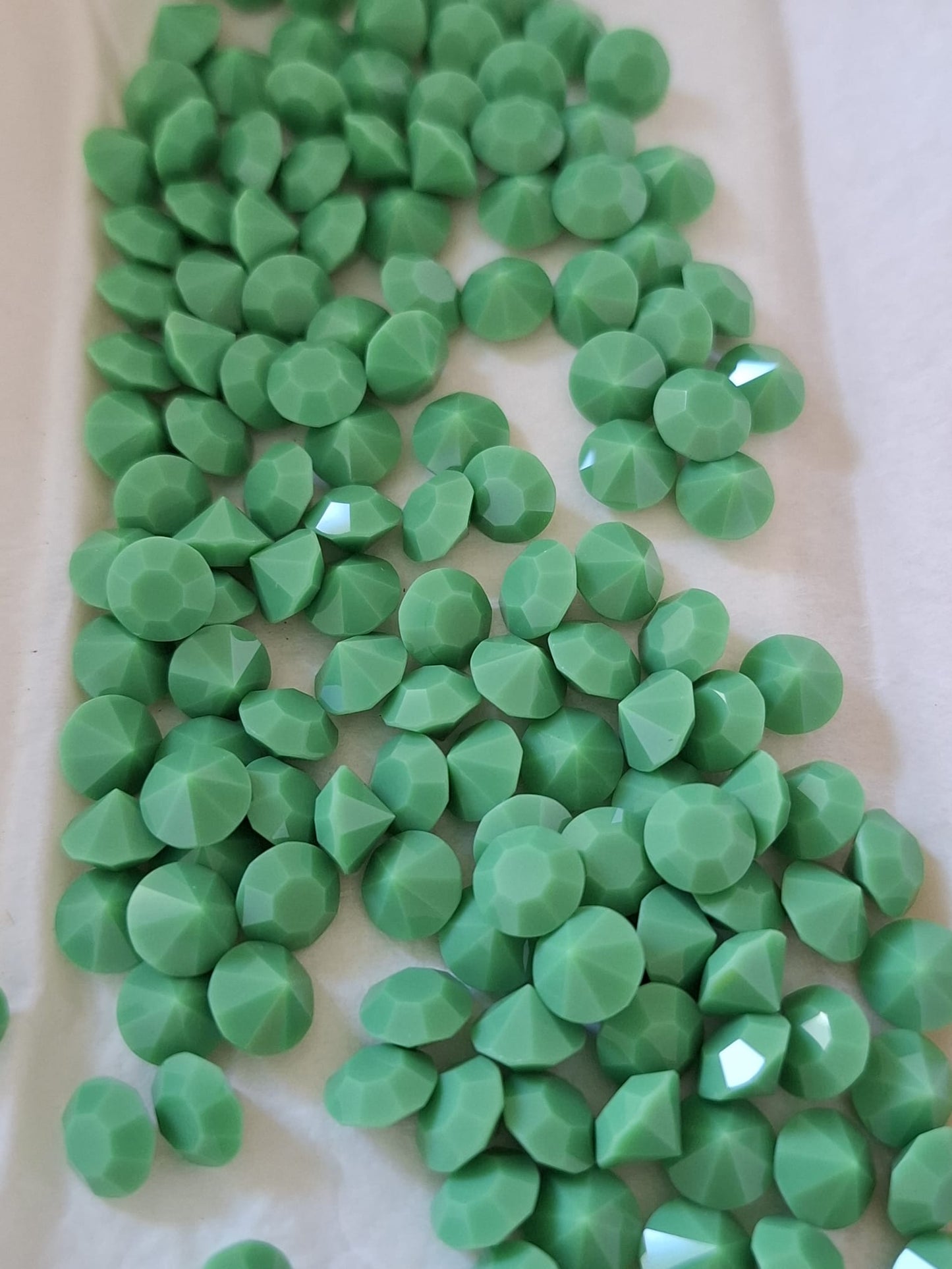Swarovski® Chaton Vintage Opaque Green Unfoiled SS34