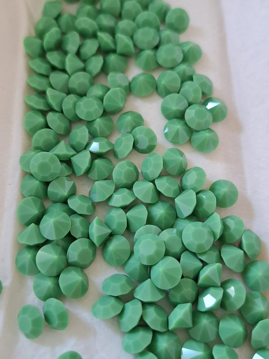 Swarovski® Chaton Vintage Opaque Green Unfoiled SS34