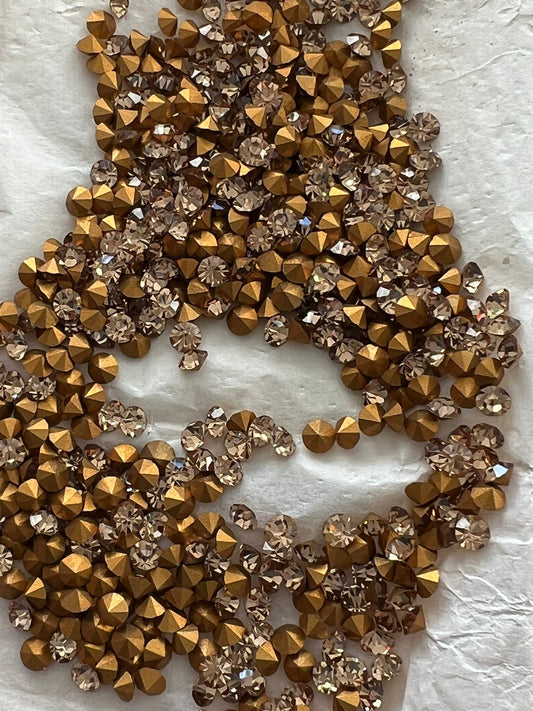 Swarovski® Chaton Vintage Light Colorado Topaz Gold Foiled PP24