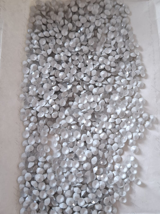 Swarovski® Chaton Powder Grey Unfoiled PP32