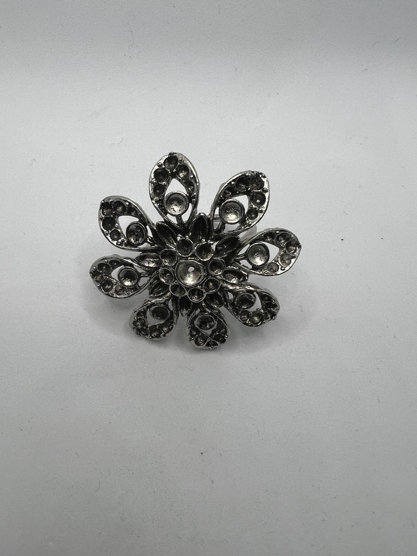 2484 Vintage Leerer Rhodium Schalhalter zum Befüllen mit Ceralun oder Swarovski Kristallen 60mm