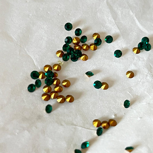 Swarovski® Chaton Vintage Emerald Gold Foiled PP15
