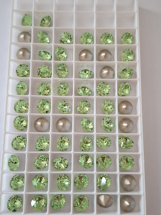 Swarovski® Chaton Peridot SS39