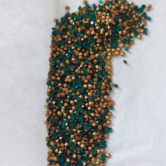 Swarovski® Chaton Vintage Emerald Gold Foiled PP17
