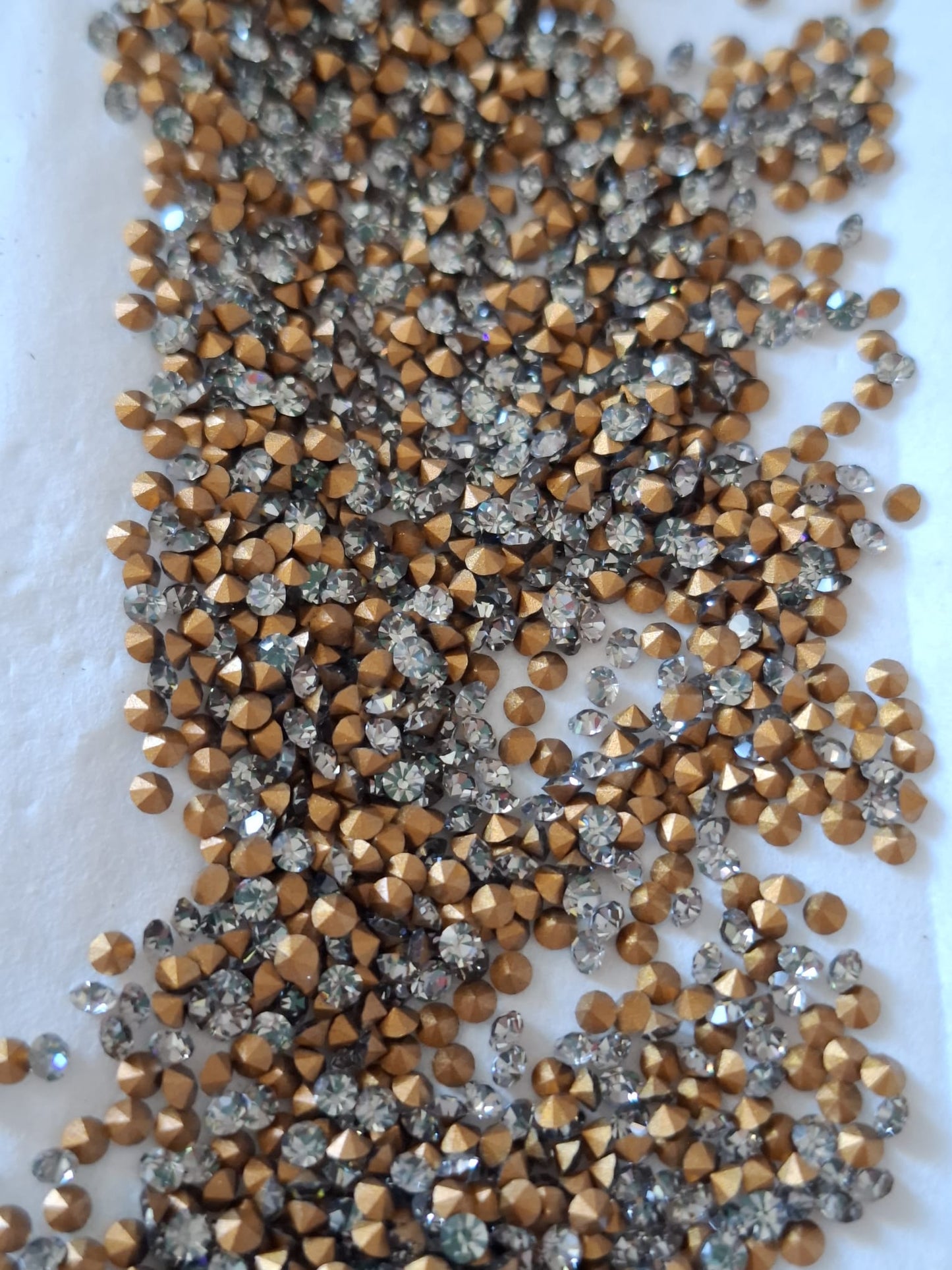 Swarovski® Chaton Vintage Black Diamond Gold Foiled PP17