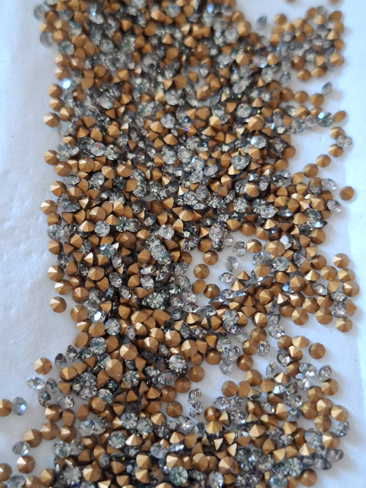 Swarovski® Chaton Vintage Black Diamond Gold Foiled PP17